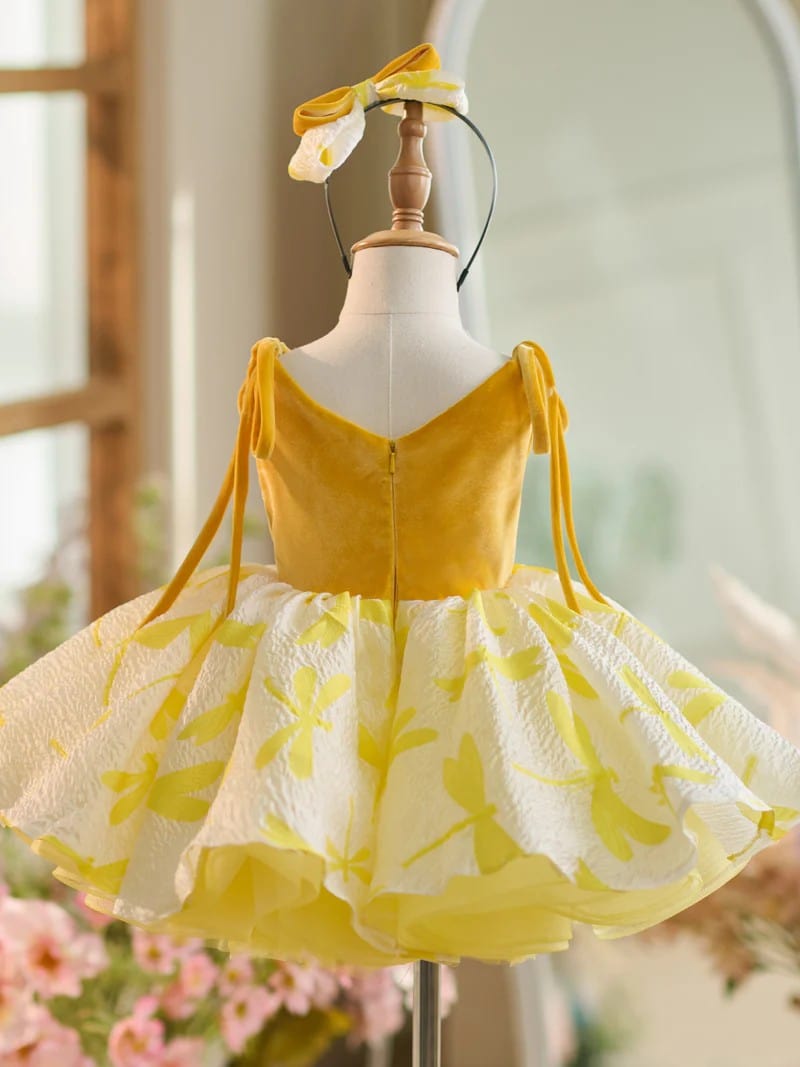 Sunnypetal V-Neck Tulle Knee-Length Flower Girl Dresses with Gold Velvet Bodice