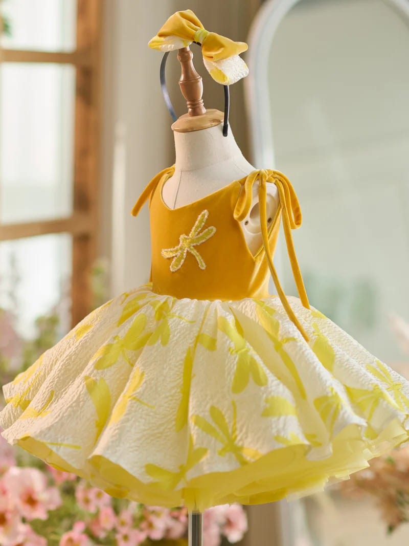 Sunnypetal V-Neck Tulle Knee-Length Flower Girl Dresses with Gold Velvet Bodice