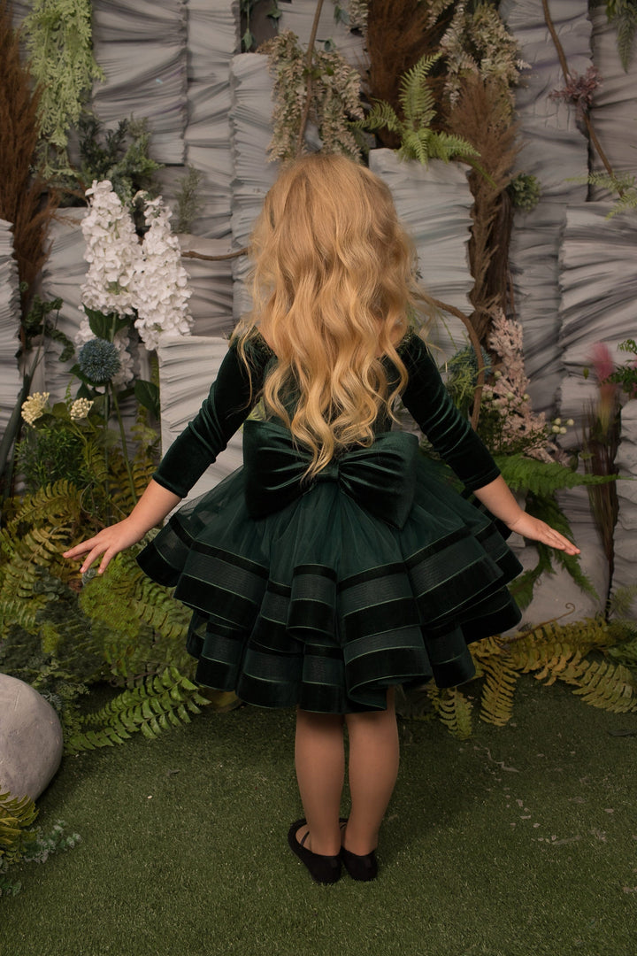 Sunnypetal Velvet Long Sleeves Sweetheart Tulle Knee-Length Flower Girl Dress with Bow