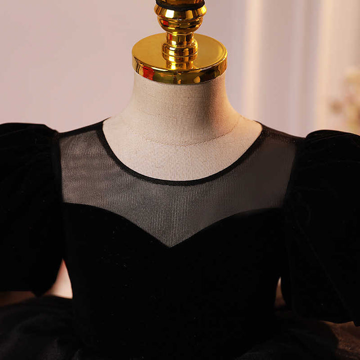 Sunnypetal Vintage-Inspired Black Velvet Flower Girl Dress with Puff Sleeves