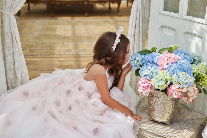 Sunnypetal Whimsical Dream Princess Tulle Flower Girl Wedding Gown with 3D Flowers