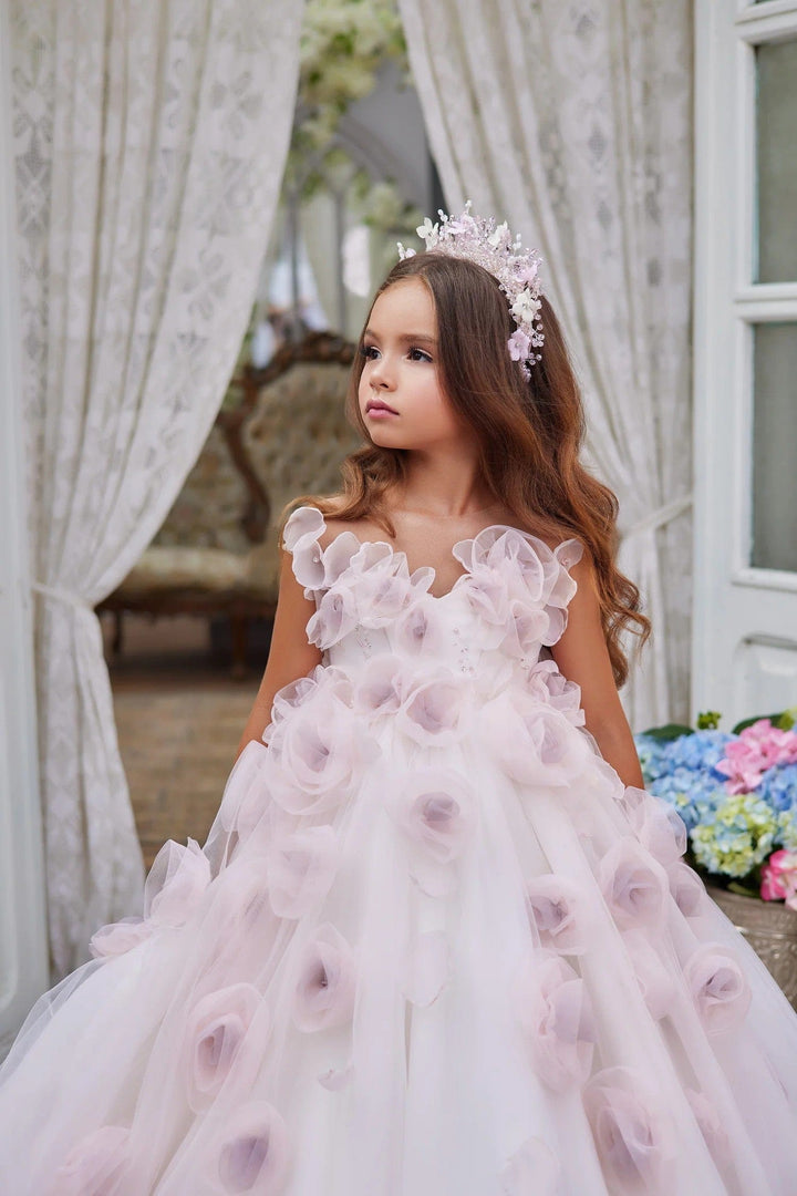 Sunnypetal Whimsical Dream Princess Tulle Flower Girl Wedding Gown with 3D Flowers
