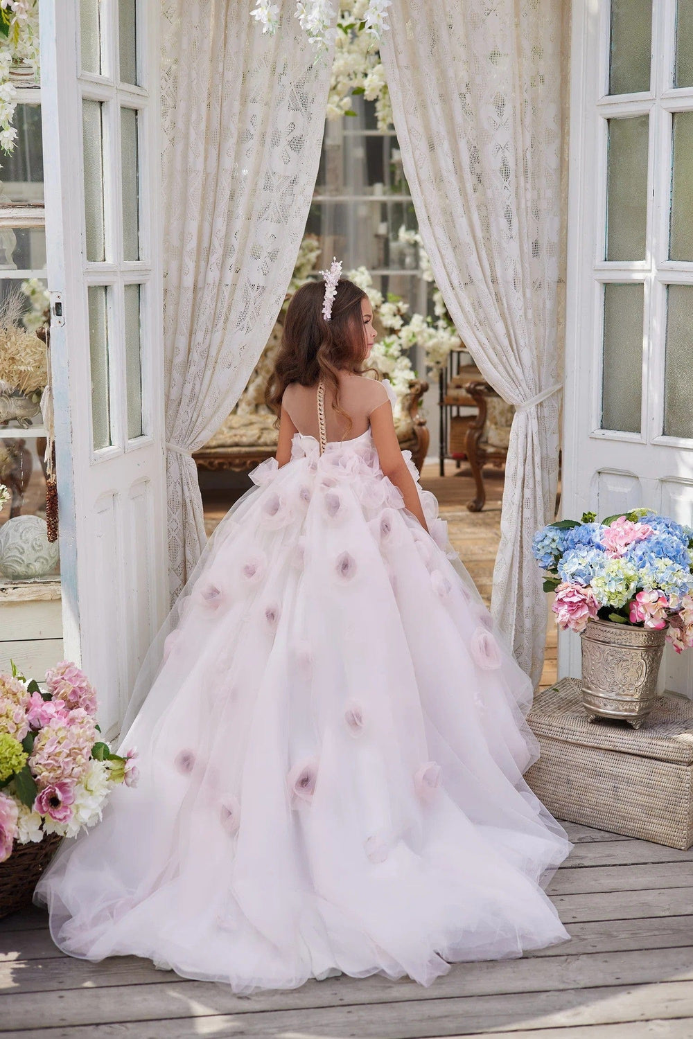 Sunnypetal Whimsical Dream Princess Tulle Flower Girl Wedding Gown with 3D Flowers