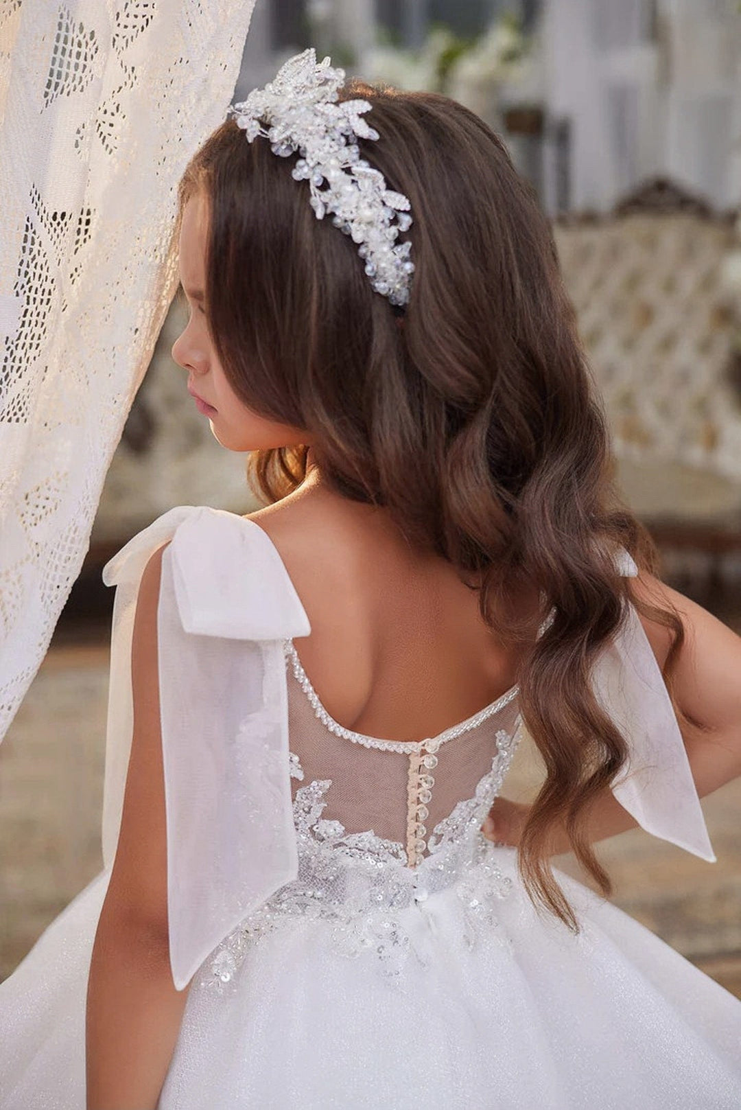 Sunnypetal White Lace Sequins Beads Flower Girl Dress Ball-Gown Knee-Length Ruffled Dress