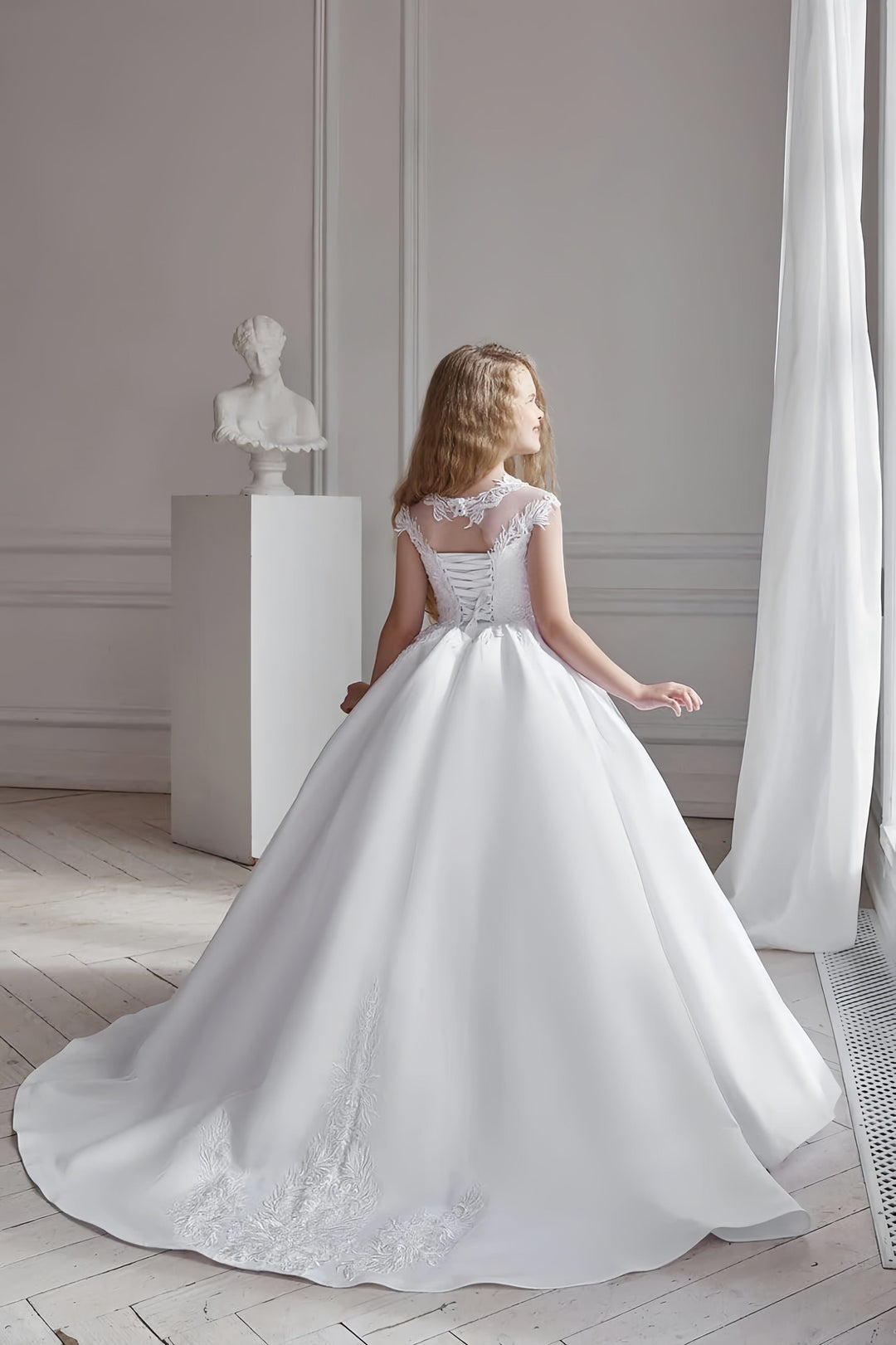 Sunnypetal White Lace Sleeveless Satin Bodice Long Classy First Communion Dress with Train