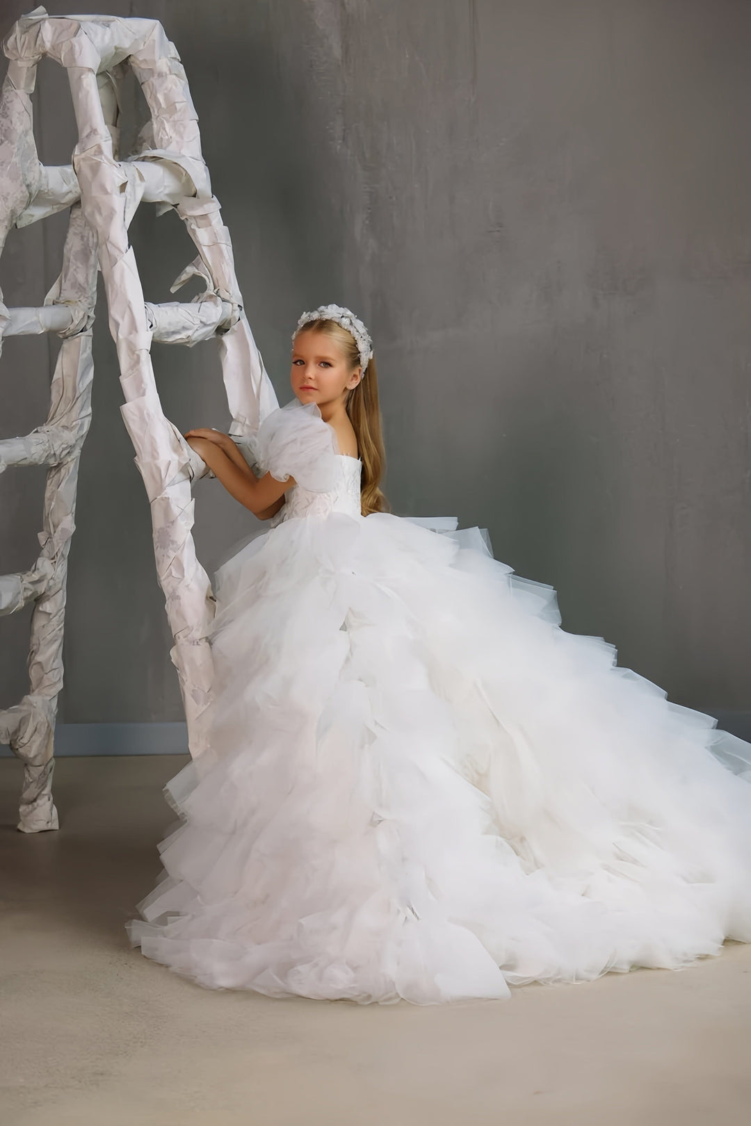 Sunnypetal White Puffy Sleeves Layered Full Ruffled Tulle Flower Girl Dresses