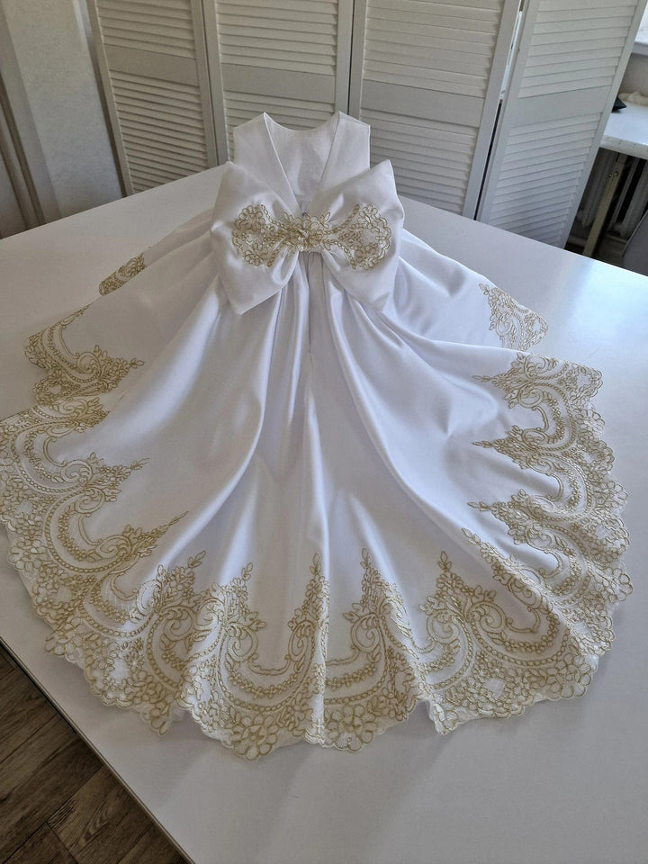 Sunnypetal White Satin Flower Girl Dresses Toddler Communion Baptism Dress with Golden Lace