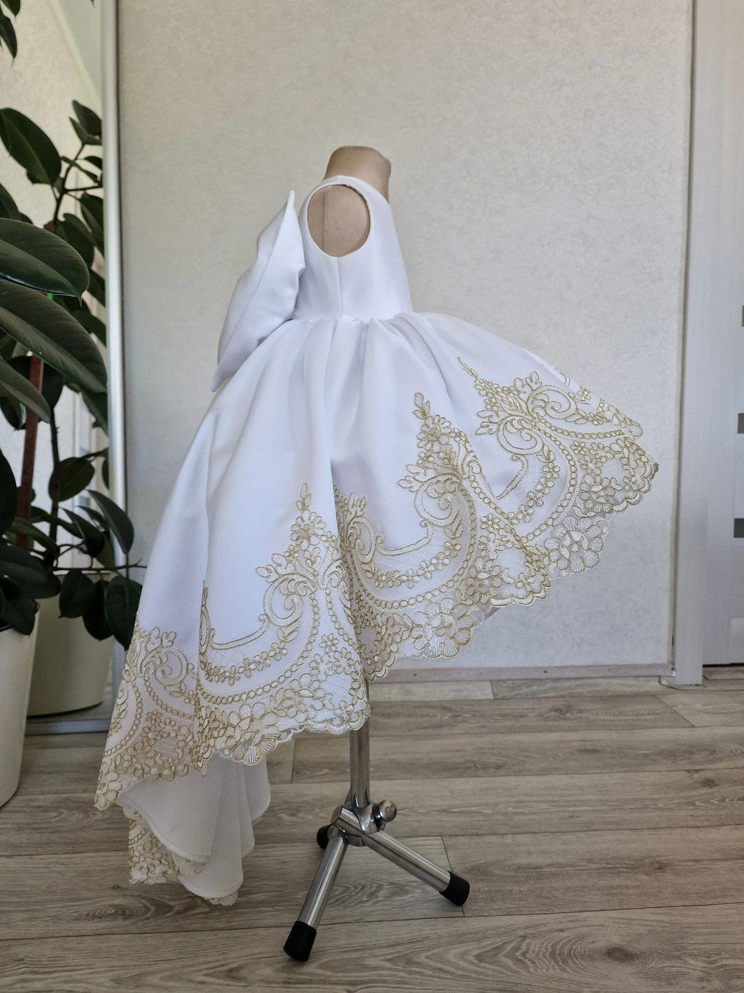 Sunnypetal White Satin Flower Girl Dresses Toddler Communion Baptism Dress with Golden Lace