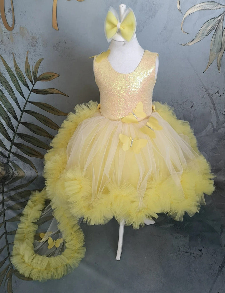 Sunnypetal Yellow Puff Tulle  Flower Girl Dresses with 3D Butterfly Detachable Train