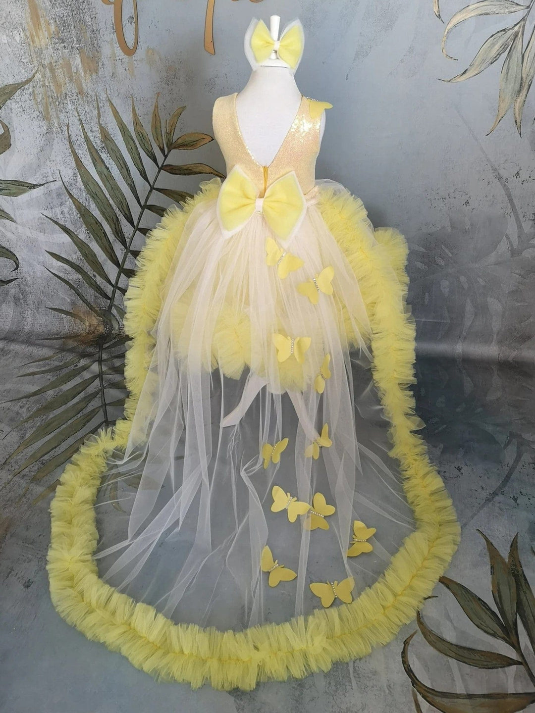 Sunnypetal Yellow Puff Tulle  Flower Girl Dresses with 3D Butterfly Detachable Train