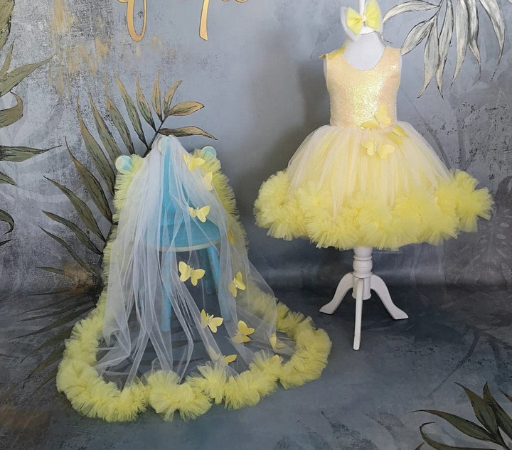 Sunnypetal Yellow Puff Tulle  Flower Girl Dresses with 3D Butterfly Detachable Train