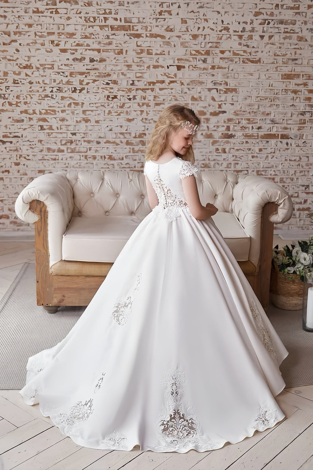 3m / White Sunnypetal Elegant Satin Flower Girl Dresses Communion White Gown with Lace Appliques