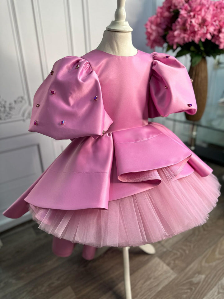 Sunnypetal Pink Satin Puff Sleeve Tulle Flower Girl Dress with V-Back &amp; Oversized Bow