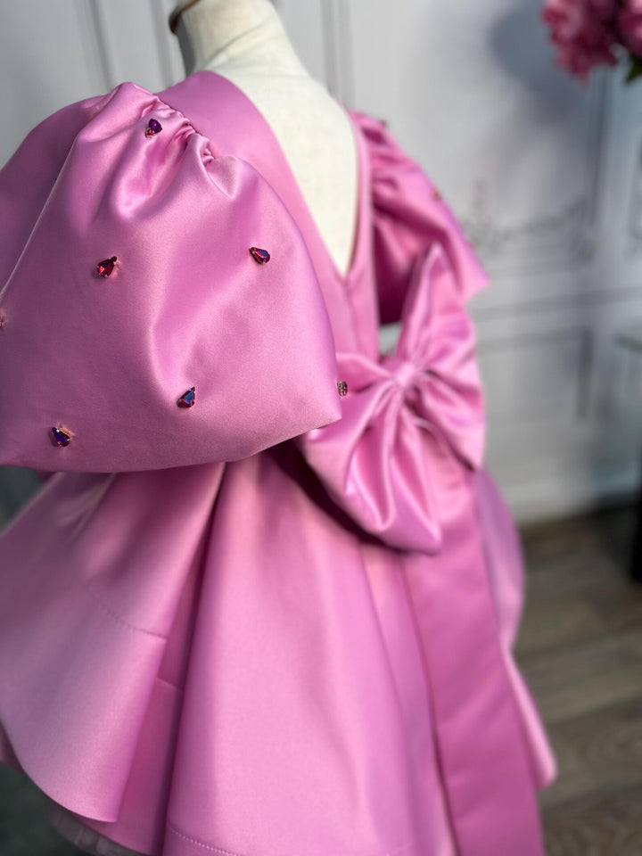 Sunnypetal Pink Satin Puff Sleeve Tulle Flower Girl Dress with V-Back &amp; Oversized Bow