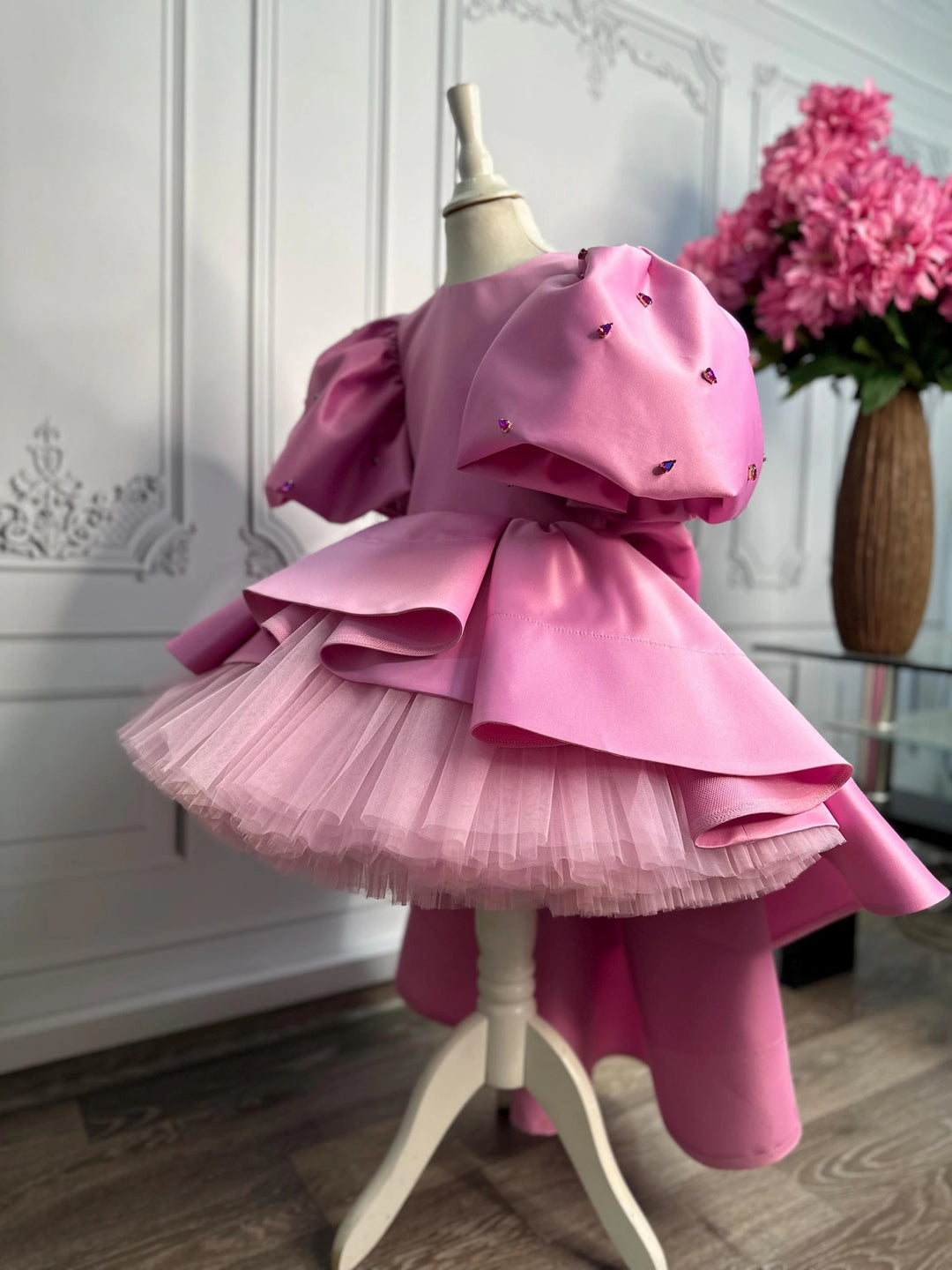 Sunnypetal Pink Satin Puff Sleeve Tulle Flower Girl Dress with V-Back &amp; Oversized Bow