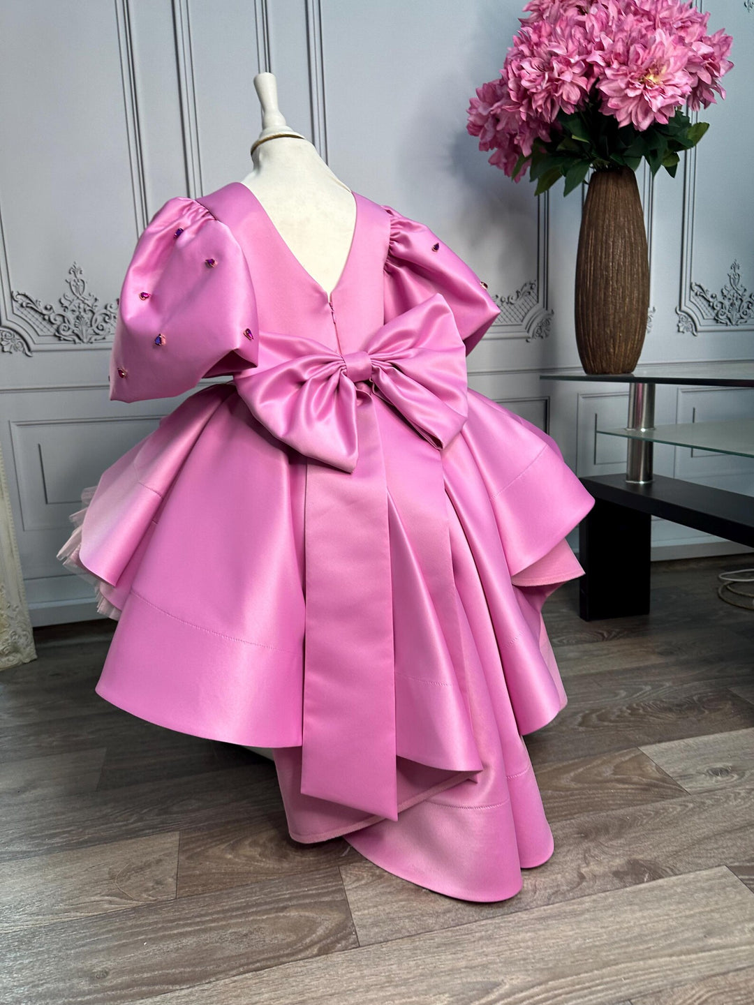Sunnypetal Pink Satin Puff Sleeve Tulle Flower Girl Dress with V-Back &amp; Oversized Bow