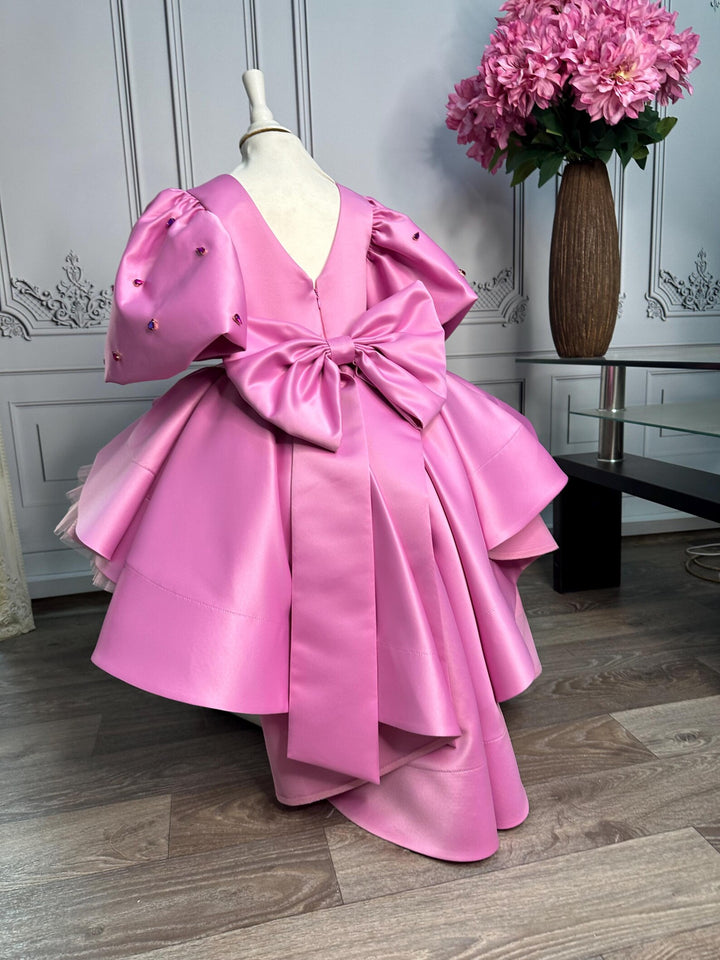 Sunnypetal Pink Satin Puff Sleeve Tulle Flower Girl Dress with V-Back &amp; Oversized Bow
