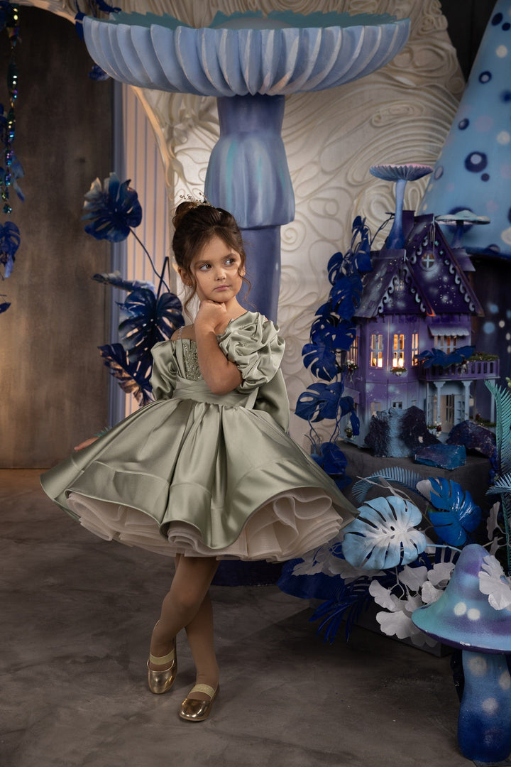 Sunnypetal Adorable Puff Sleeves Satin Flower Girl Dress Sage Green Knee-Length Ball-Gown for Kids