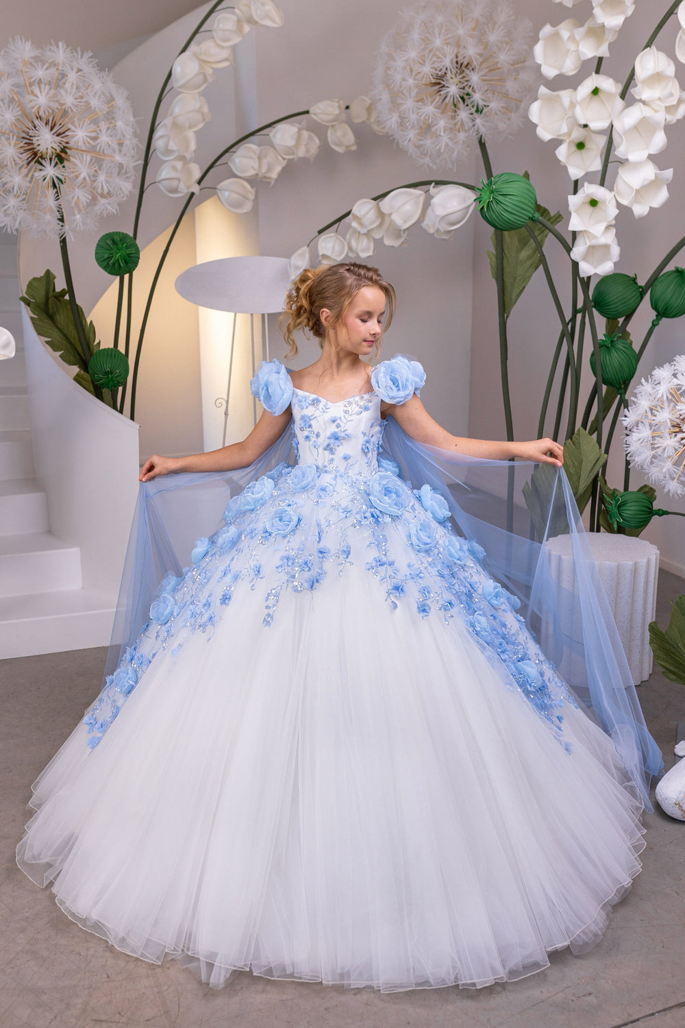 Sunnypetal Dreamy Sweetheart 3D Floral Tulle Princess Flower Girl Gown with Detachable Cape
