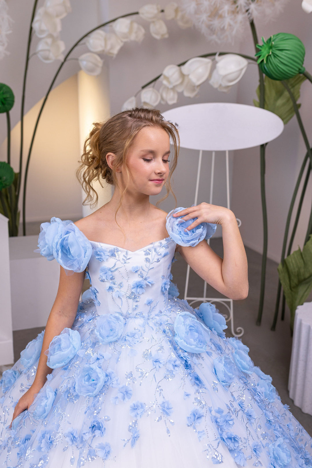 Sunnypetal Dreamy Sweetheart 3D Floral Tulle Princess Flower Girl Gown with Detachable Cape