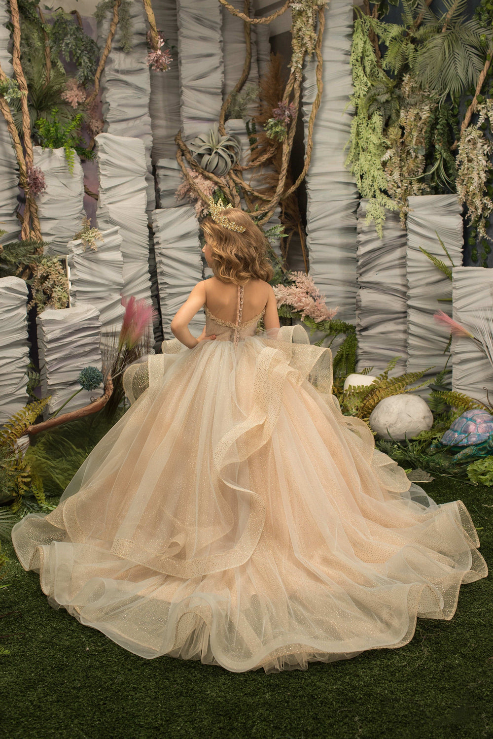 Sunnypetal Elegant Golden Sparkling Tulle Long Princess Flower Girl Dress