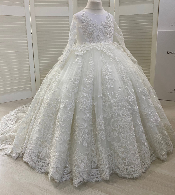 Sunnypetal Elegant White Lace Train Flower Girl Gown First Communion Dress
