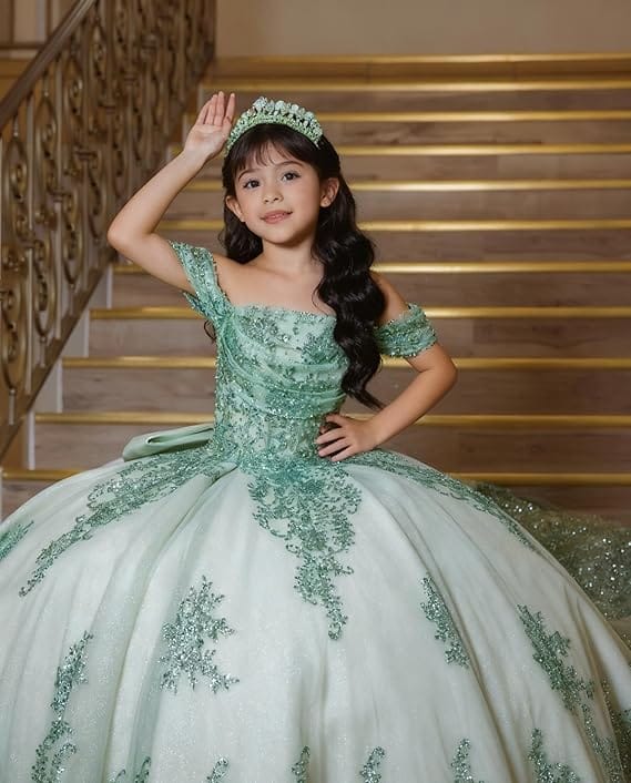 Sunnypetal Enchanted Off-Shoulder Tulle Ball Gown Flower Girl Dress with Lace Appliqués