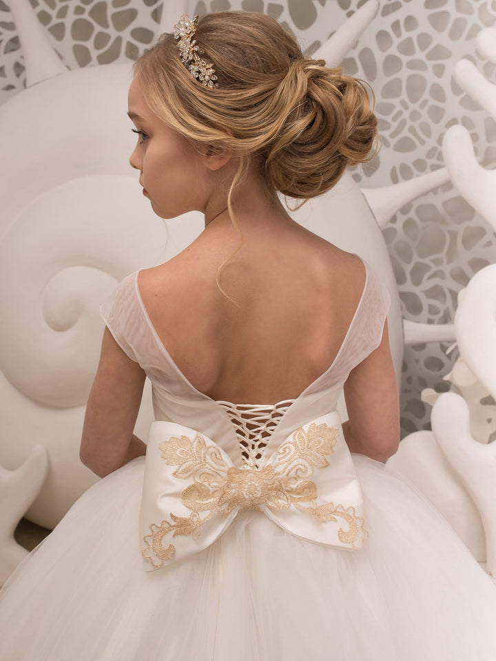 Sunnypetal Exquisite Embroidery Appliques Flower Girl Dress Long Tulle Train Dress with Bow