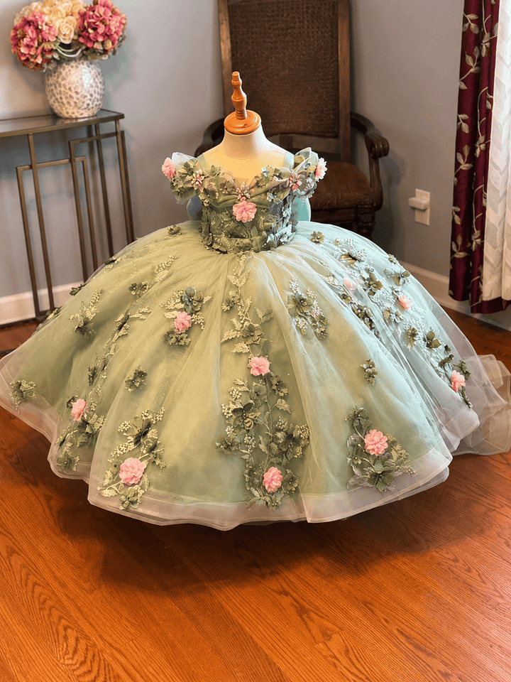 Sunnypetal Exquisite Floral Appliqué Tulle Ball Gown Flower Girl Dress with Oversized Bow
