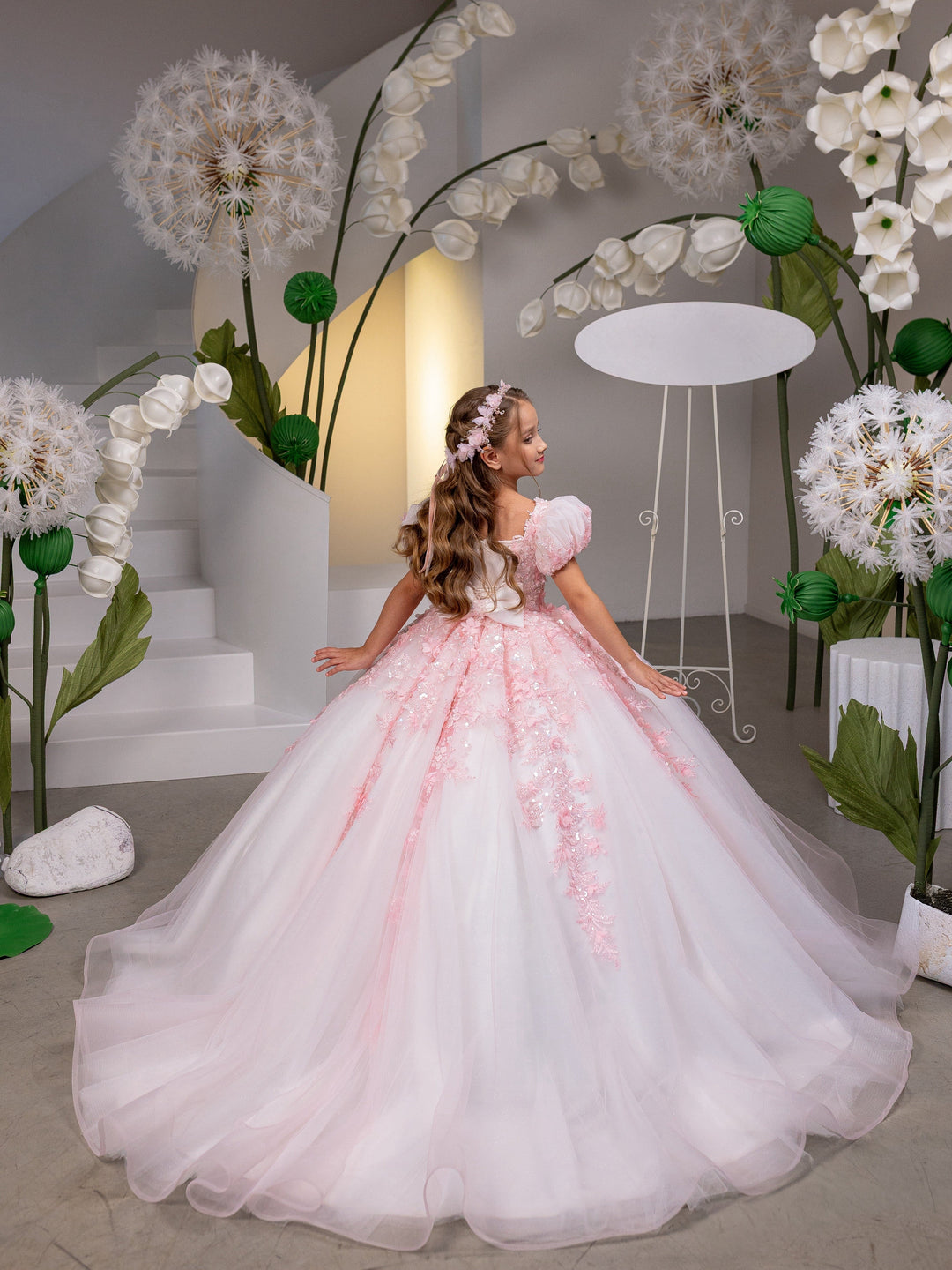 Sunnypetal Exquisite Puff Sleeve Glittering Tulle Flower Girl Dress with Floral Appliqués