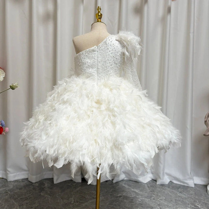 Sunnypetal Exquisite White One-Shoulder Pearls Lace Feathers Flower Girl Dresses