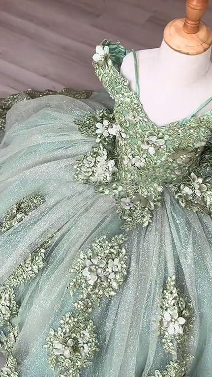 Sunnypetal Lace Appliqué 3D Flower Girl Dress with Bow for First Communion &amp; Pageant