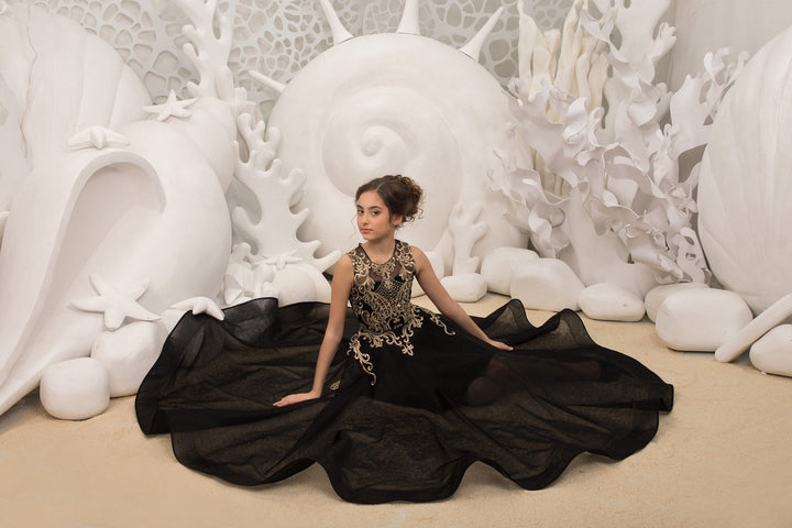 Sunnypetal Luxurious Gold Embroidery Balck A-Line Floor-Length Tulle Flower Girl Dresses