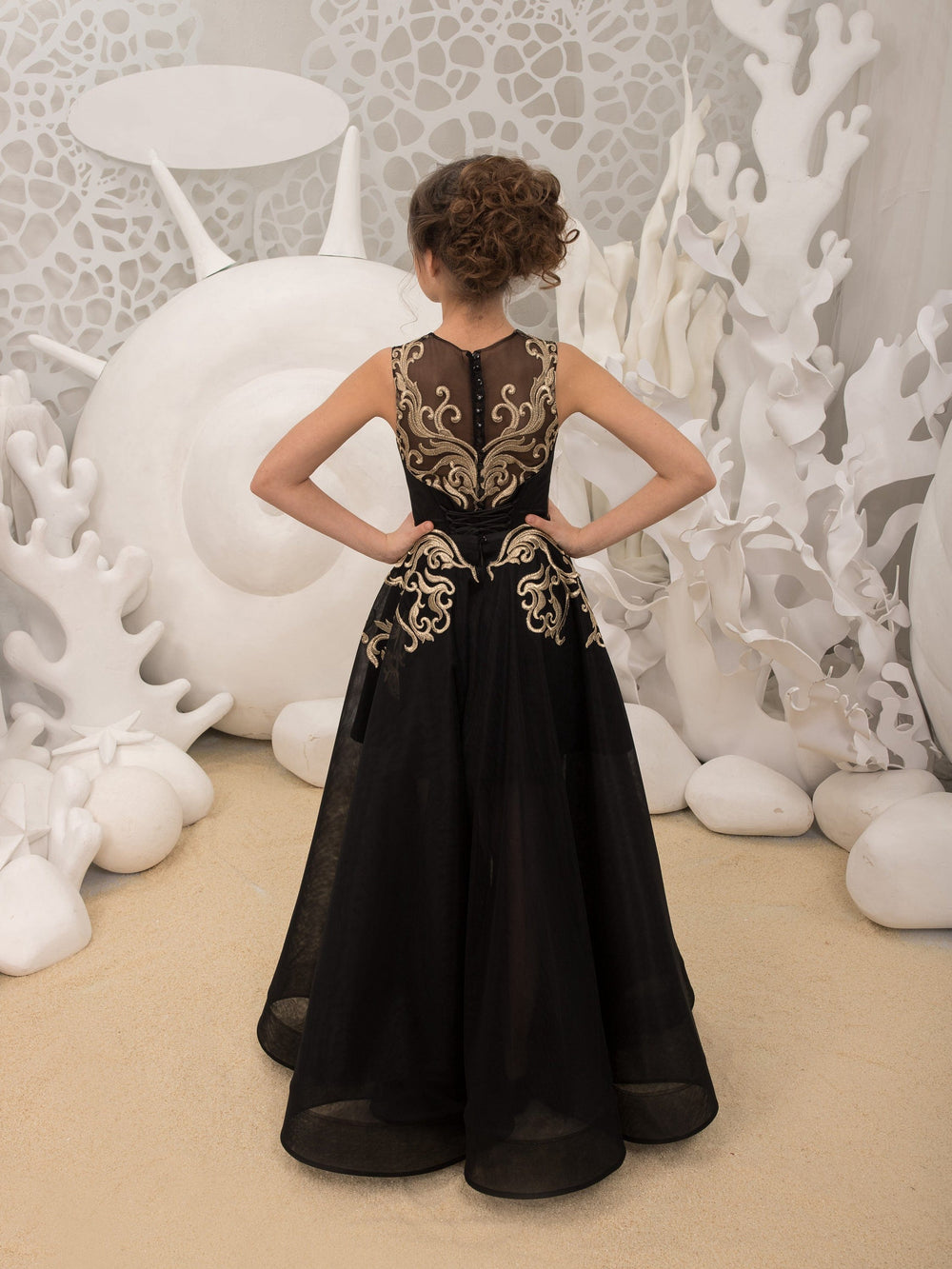 Sunnypetal Luxurious Gold Embroidery Balck A-Line Floor-Length Tulle Flower Girl Dresses