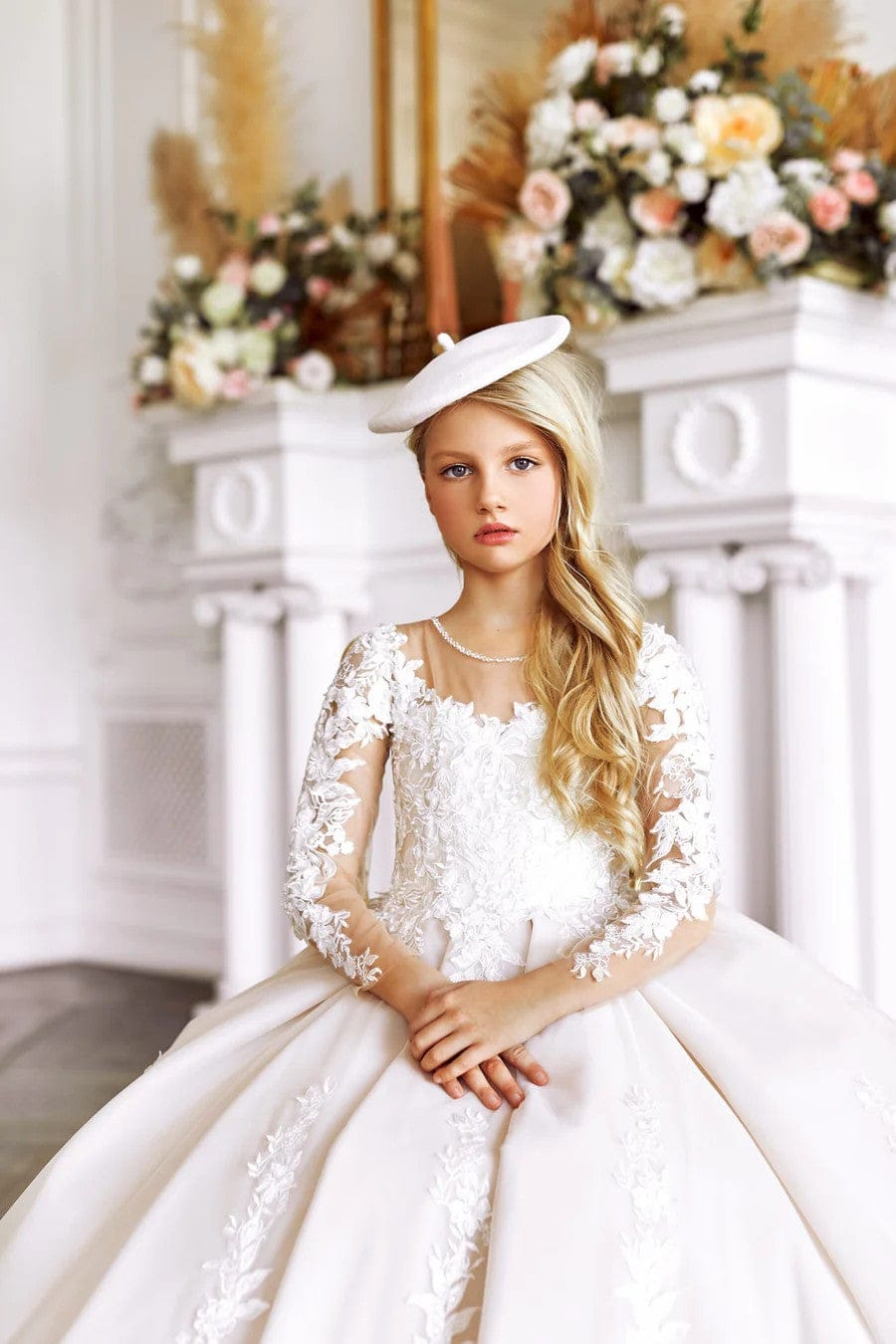 Sunnypetal Luxurious Ivory Long Sleeves Floral Lace Appliqués Communion Dress for Girls