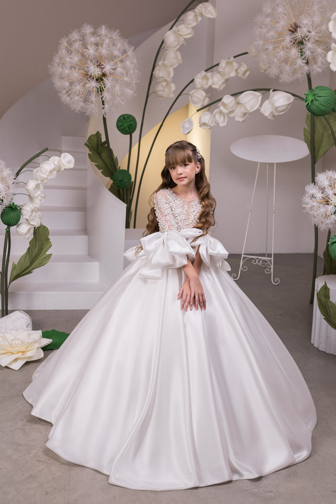 Sunnypetal Luxurious Long Sleeves Pearls Satin Flower Girl Dresses with Bow