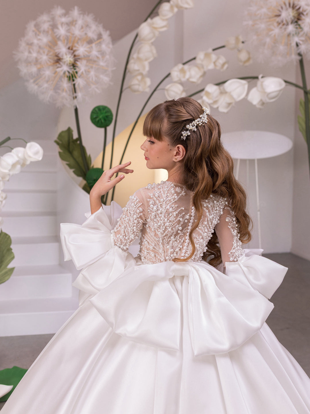 Sunnypetal Luxurious Long Sleeves Pearls Satin Flower Girl Dresses with Bow