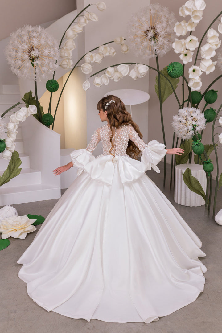 Sunnypetal Luxurious Long Sleeves Pearls Satin Flower Girl Dresses with Bow