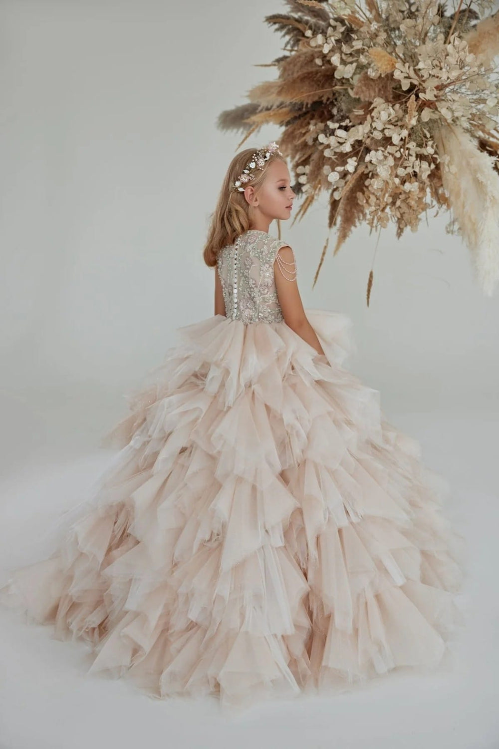 Sunnypetal Luxury Princess Sleeveless Tiered Tulle Flower Girl Dress Pageant Dress