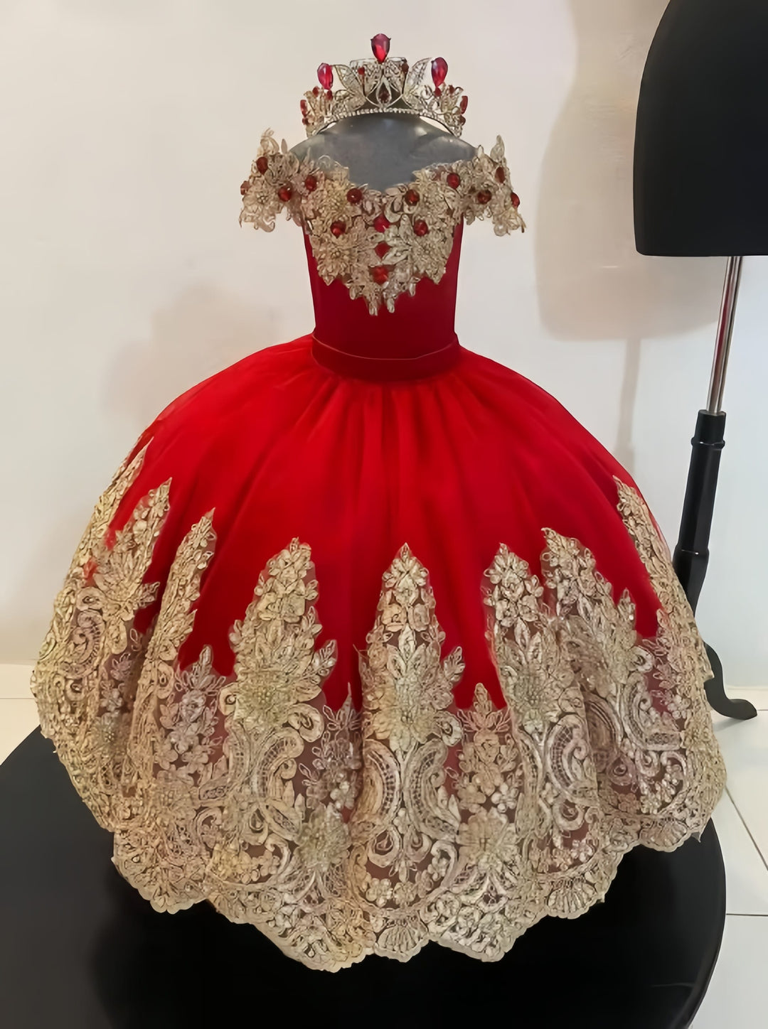 Sunnypetal Off-Shoulder Gold Lace Beaded Puffy Tulle Flower Girl Gown for Special Occasions