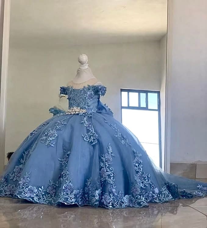 Sunnypetal Off-Shoulder Lace Appliques Tulle Flower Ball Gown Dresses with Bow