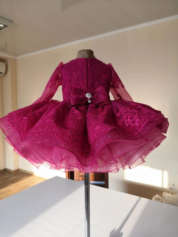 Sunnypetal Red Lace Sparkling Knee-Length Flower Girl Dresses with Bow