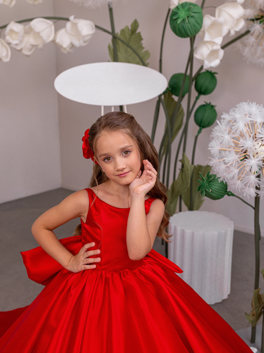 Sunnypetal Romantic Red Sleeveless Satin Flower Girl Dress with Oversized Bow