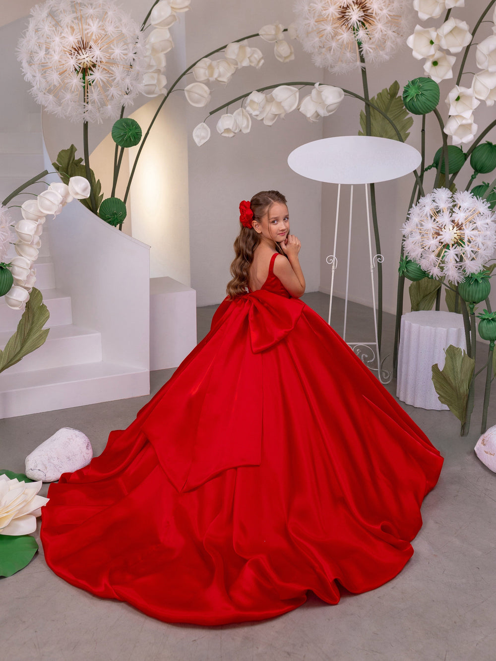 Sunnypetal Romantic Red Sleeveless Satin Flower Girl Dress with Oversized Bow