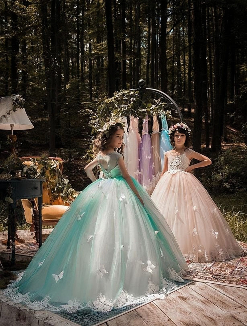 Sunnypetal Scoop Neck Lace Tulle Flower Girl Dresses with 3D Butterfly Applique