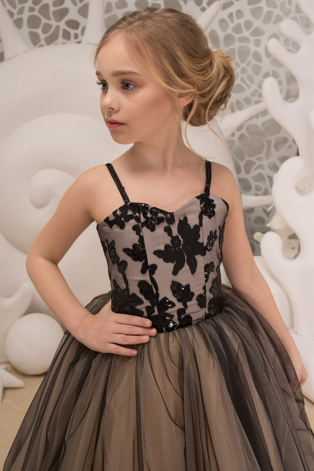 Sunnypetal Spaghetti Straps Embroidery Appliques Bodice Ankle-Length Tulle Flower Girl Dresses for Kids