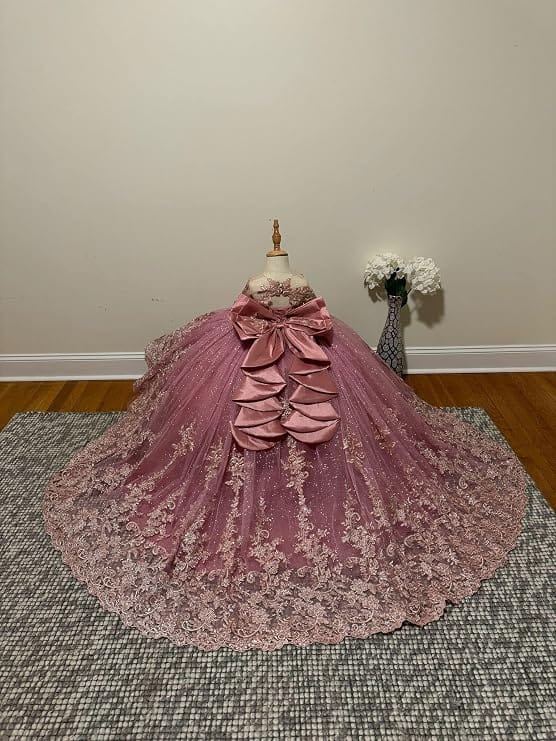 Sunnypetal Sparkling Long Sleeve Lace Tulle Flower Girl Dress with Glitter Appliqué &amp; Bow