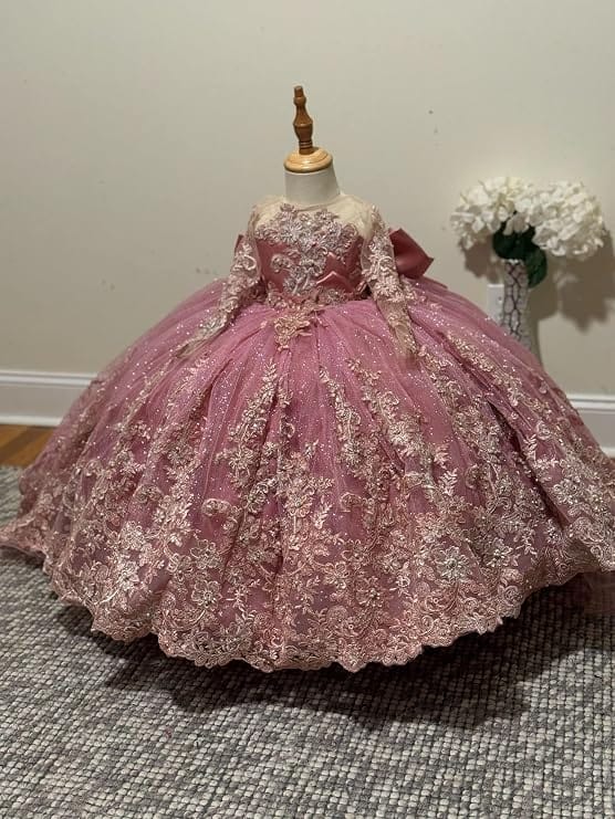 Sunnypetal Sparkling Long Sleeve Lace Tulle Flower Girl Dress with Glitter Appliqué &amp; Bow