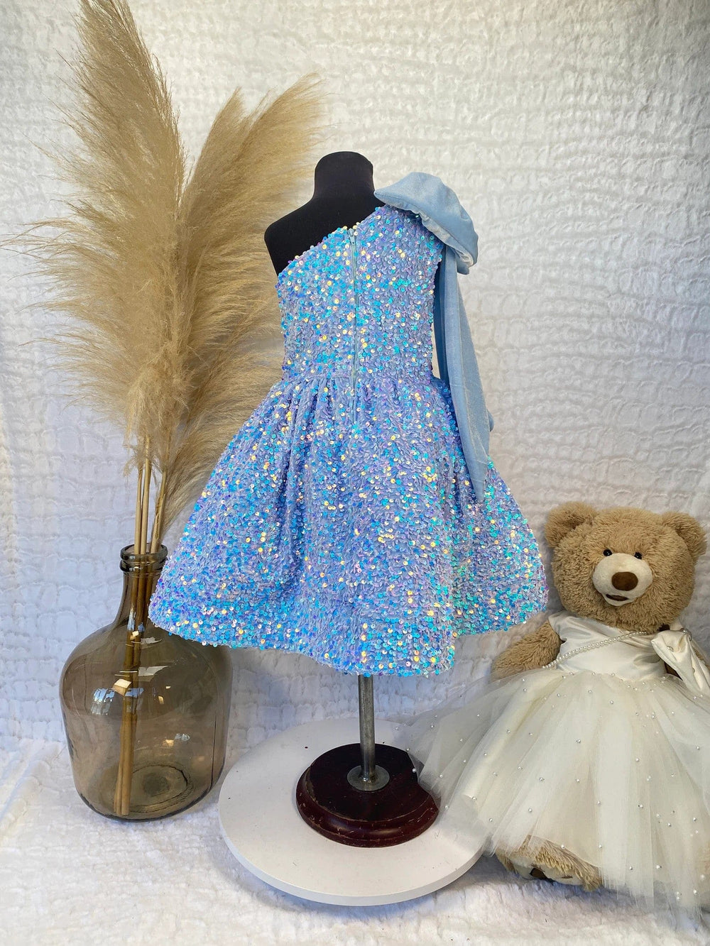 Sunnypetal Sparkly Blue One Shoulder Sequin Velvet Bow Knee-Length Flower Girl Dresses