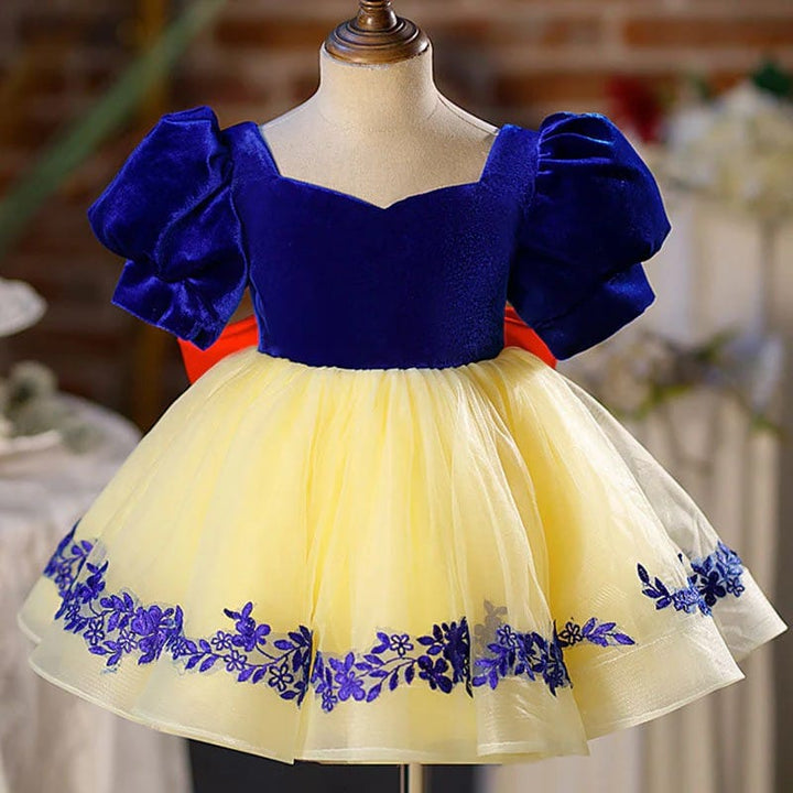 Sunnypetal Sweetheart Velvet Knee-Length Tulle Princess Flower Girl Dress with Red Bow